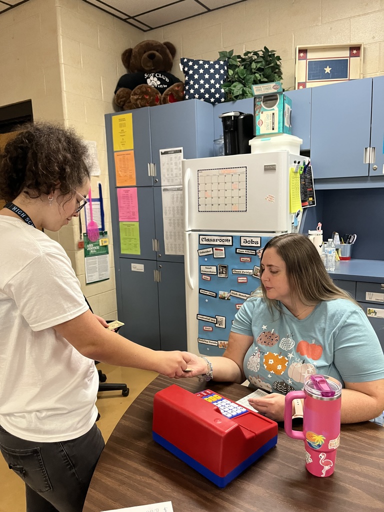 Ms. O’Neal’s students ended the week with a fun and engaging hands-on lesson at “O’Neal’s Ice Cream Shop.” Students selected items from a menu, calculated costs, ensured they had enough money, and determined how much change they should receive. Ms. O’Neal played the role of the waitress, encouraging students to use eye contact and clear communication to place their orders, while Mrs. S served as the cashier and Mrs. Valerie provided “service with a smile.” 🍦 The students loved this interactive lesson that blended math and social skills — real-world learning they can use out in the community.