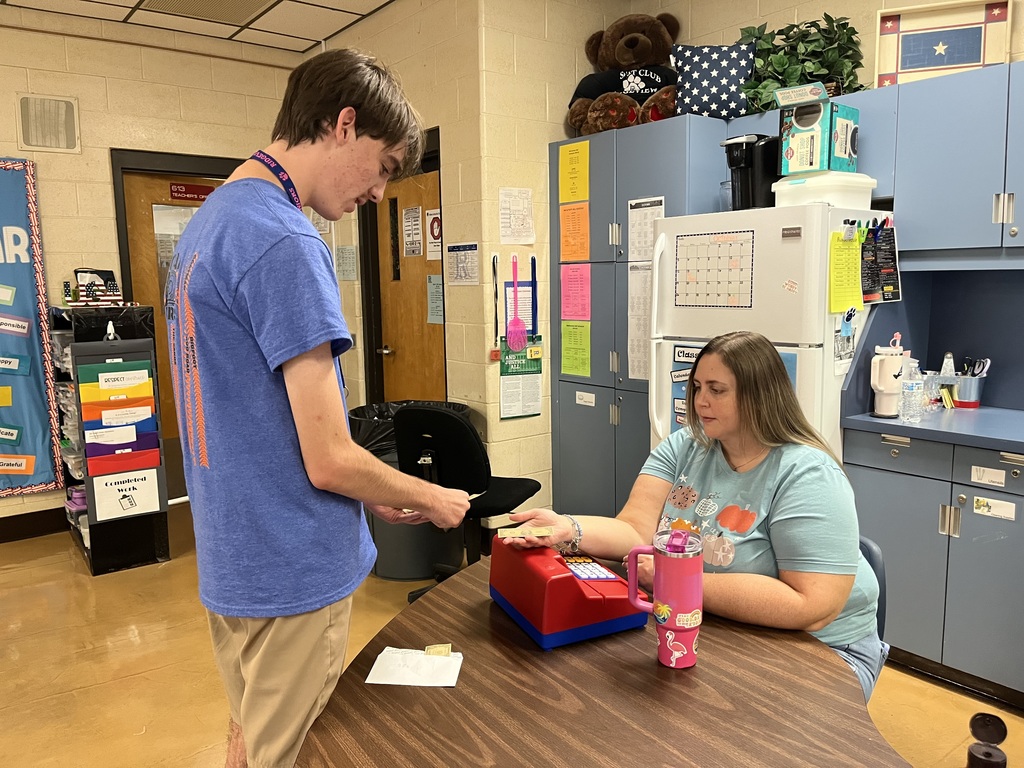 Ms. O’Neal’s students ended the week with a fun and engaging hands-on lesson at “O’Neal’s Ice Cream Shop.” Students selected items from a menu, calculated costs, ensured they had enough money, and determined how much change they should receive. Ms. O’Neal played the role of the waitress, encouraging students to use eye contact and clear communication to place their orders, while Mrs. S served as the cashier and Mrs. Valerie provided “service with a smile.” 🍦 The students loved this interactive lesson that blended math and social skills — real-world learning they can use out in the community.