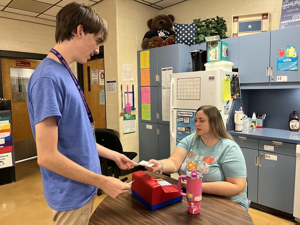 Ms. O’Neal’s students ended the week with a fun and engaging hands-on lesson at “O’Neal’s Ice Cream Shop.” Students selected items from a menu, calculated costs, ensured they had enough money, and determined how much change they should receive. Ms. O’Neal played the role of the waitress, encouraging students to use eye contact and clear communication to place their orders, while Mrs. S served as the cashier and Mrs. Valerie provided “service with a smile.” 🍦 The students loved this interactive lesson that blended math and social skills — real-world learning they can use out in the community.