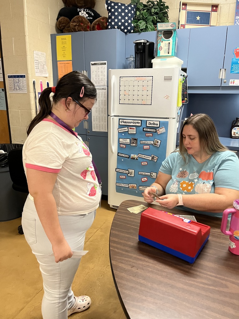 Ms. O’Neal’s students ended the week with a fun and engaging hands-on lesson at “O’Neal’s Ice Cream Shop.” Students selected items from a menu, calculated costs, ensured they had enough money, and determined how much change they should receive. Ms. O’Neal played the role of the waitress, encouraging students to use eye contact and clear communication to place their orders, while Mrs. S served as the cashier and Mrs. Valerie provided “service with a smile.” 🍦 The students loved this interactive lesson that blended math and social skills — real-world learning they can use out in the community.