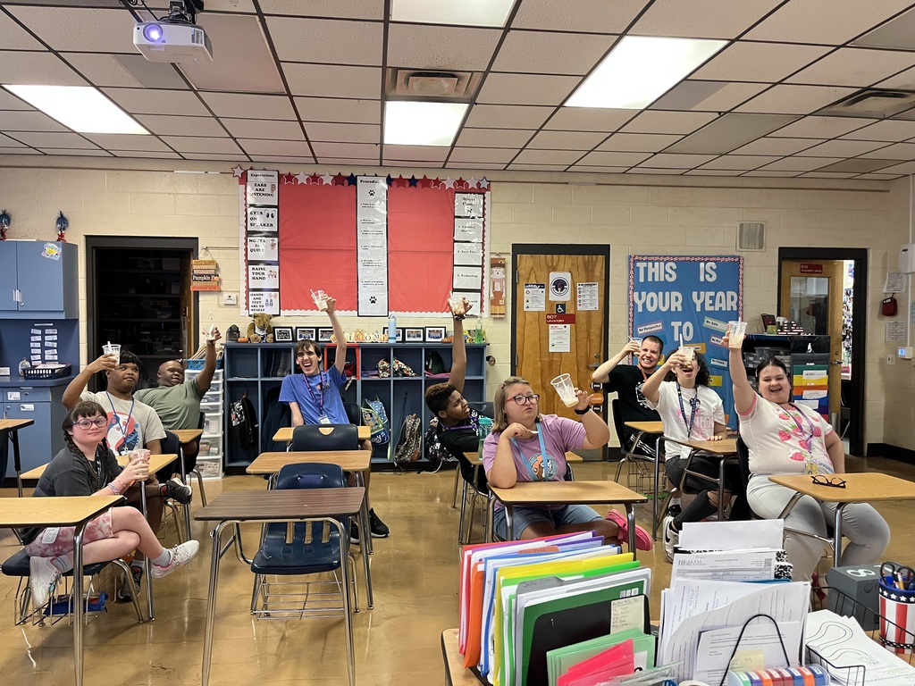 Ms. O’Neal’s students ended the week with a fun and engaging hands-on lesson at “O’Neal’s Ice Cream Shop.” Students selected items from a menu, calculated costs, ensured they had enough money, and determined how much change they should receive. Ms. O’Neal played the role of the waitress, encouraging students to use eye contact and clear communication to place their orders, while Mrs. S served as the cashier and Mrs. Valerie provided “service with a smile.” 🍦 The students loved this interactive lesson that blended math and social skills — real-world learning they can use out in the community.