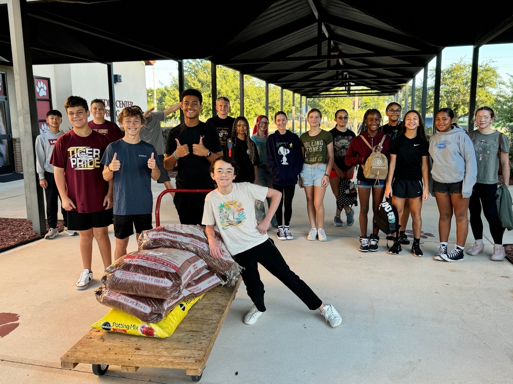Students lined up in the breezeway before beautification project.
