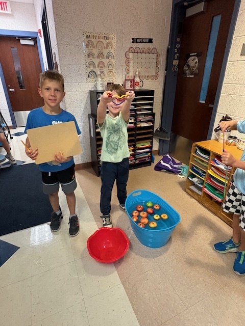 🍎🍁Fall Fun🍁🍎 What is the best way to celebrate fall? Bobbing for apples, engineering style in Mrs. VandeWater's room
