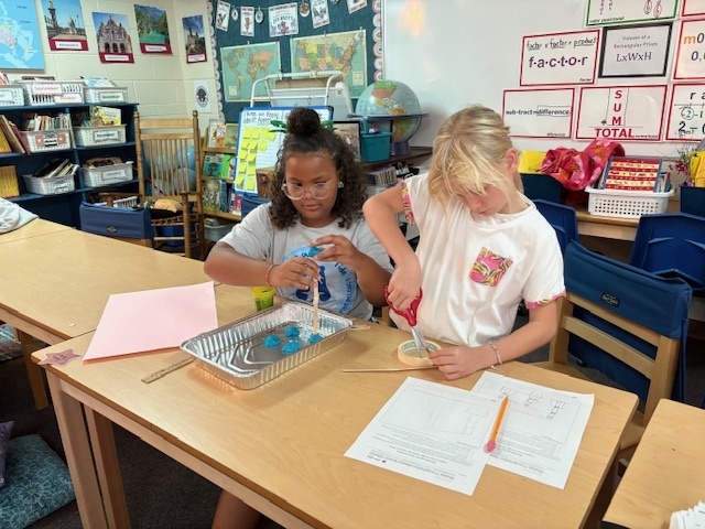 🌪Wild Weather Fun🌪 Mrs. Van De Water’s 4th grade students have been studying natural disasters and ways to prepare for and survive them. This week they learned about and created “hurricane proof” structures.