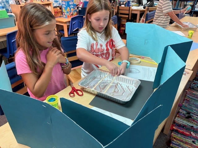 🌪Wild Weather Fun🌪 Mrs. Van De Water’s 4th grade students have been studying natural disasters and ways to prepare for and survive them. This week they learned about and created “hurricane proof” structures.