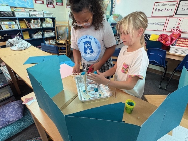 🌪Wild Weather Fun🌪 Mrs. Van De Water’s 4th grade students have been studying natural disasters and ways to prepare for and survive them. This week they learned about and created “hurricane proof” structures.