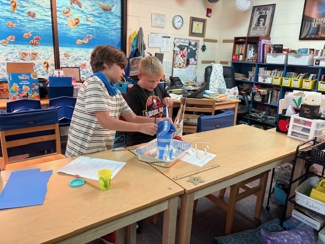 🌪Wild Weather Fun🌪 Mrs. Van De Water’s 4th grade students have been studying natural disasters and ways to prepare for and survive them. This week they learned about and created “hurricane proof” structures.