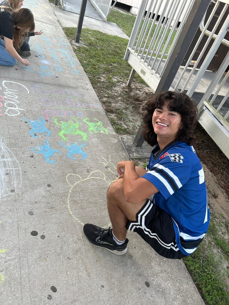 Bringing Language to Life Our IB Spanish B Seniors put their creativity and language skills on full display as they decorated the walkway with vibrant artwork and some of their favorite Spanish idiomatic expressions! This colorful display not only showcases their artistic talents but also celebrates the richness and beauty of the Spanish language. We love seeing our Panthers bring learning to life in such meaningful and expressive ways!
