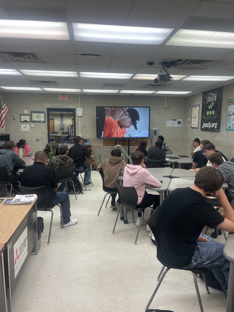 Mr. Suarez’s HVAC students had the opportunity to hear from guest speaker Ruben Velasquez, who joined virtually to share insights about the North Florida Sheet Metal JATC Apprenticeship Program.  Students learned about career opportunities, training options, and the valuable skills needed to succeed in the HVAC and sheet metal industries. Experiences like this help our Panthers connect classroom learning to real-world careers and see the many paths available in the skilled trades!