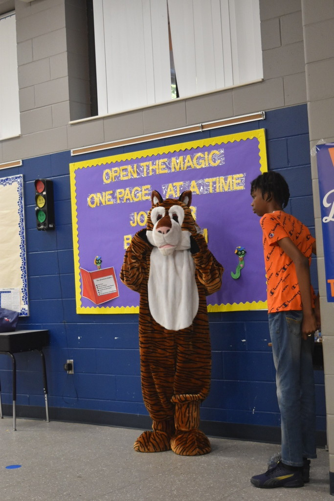 A big shoutout to our amazing Ridgeview High students who volunteered at one of our outstanding feeder schools, Tynes Elementary, for their annual Fall Fest! Our students helped make the event a huge success by assisting with games, activities, and spreading plenty of Panther spirit throughout the evening.  We’re so proud of their willingness to give back and support our younger Panthers — this is what community and leadership look like! 💙🐾