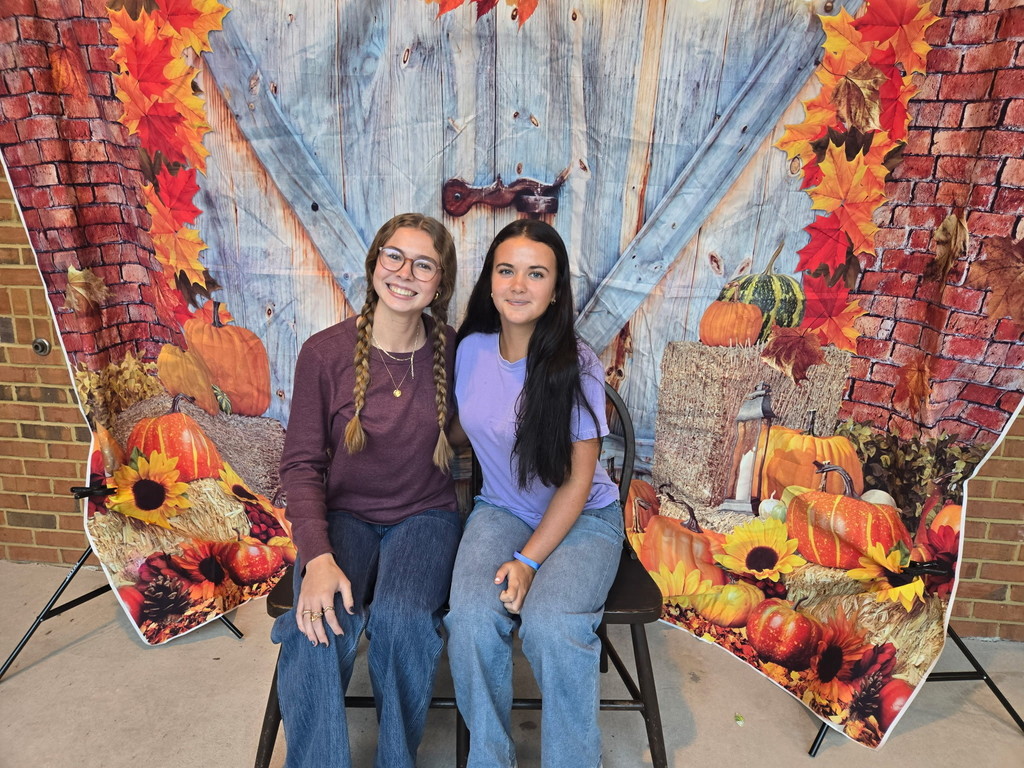 A big shoutout to our amazing Ridgeview High students who volunteered at one of our outstanding feeder schools, Tynes Elementary, for their annual Fall Fest! Our students helped make the event a huge success by assisting with games, activities, and spreading plenty of Panther spirit throughout the evening.  We’re so proud of their willingness to give back and support our younger Panthers — this is what community and leadership look like! 💙🐾