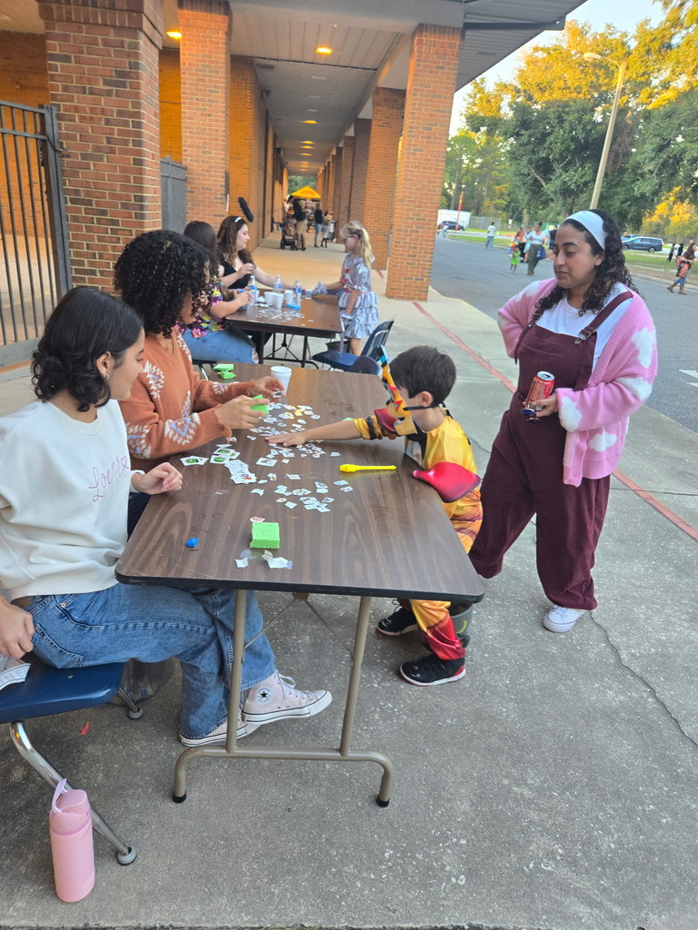 A big shoutout to our amazing Ridgeview High students who volunteered at one of our outstanding feeder schools, Tynes Elementary, for their annual Fall Fest! Our students helped make the event a huge success by assisting with games, activities, and spreading plenty of Panther spirit throughout the evening.  We’re so proud of their willingness to give back and support our younger Panthers — this is what community and leadership look like! 💙🐾