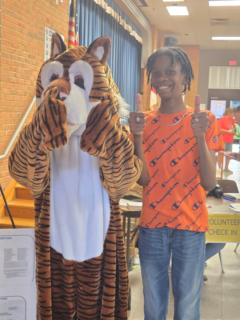 A big shoutout to our amazing Ridgeview High students who volunteered at one of our outstanding feeder schools, Tynes Elementary, for their annual Fall Fest! Our students helped make the event a huge success by assisting with games, activities, and spreading plenty of Panther spirit throughout the evening.  We’re so proud of their willingness to give back and support our younger Panthers — this is what community and leadership look like! 💙🐾