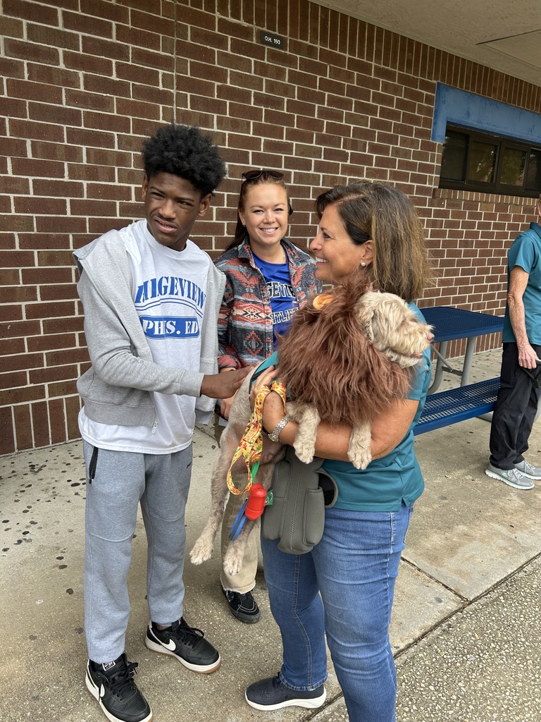 We had our furry friends back on campus this week — and they came dressed in their best Halloween costumes! From wagging tails to playful paws, our therapy dogs brought smiles, comfort, and plenty of love to our students. We’re so thankful for this partnership and the joy these pups bring each time they visit!