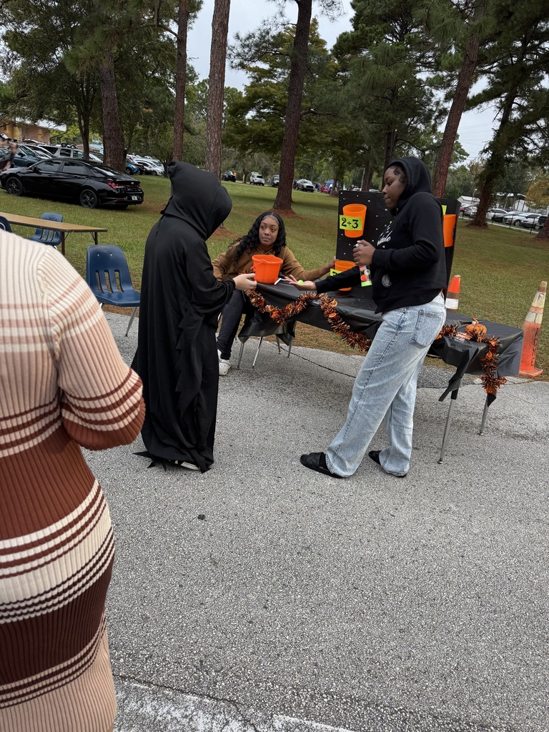 Our amazing Ridgeview students showed up in full force to support Ridgeview Elementary’s “Math Isn’t Scary” Trunk or Treat event! 🧮🍭  Students from various clubs and athletic teams hosted creative trunks filled with treats and Panther spirit, while members of FFEA took it a step further by designing interactive math and literacy games for the elementary students to enjoy. 🎲📚  It was a night full of learning, laughter, and leadership as our Panthers spread joy and showed what it means to give back to our community.