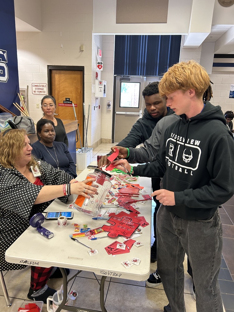 Last week, Ms. Dobson, our amazing Mental Health Counselor, set up an interactive table during lunch to engage students in meaningful activities focused on living drug-free and supporting mental wellness. Students signed puzzle pieces with positive messages, grabbed resources promoting self-care, and learned how every choice plays an essential role in building a healthy, connected community. Thank you, Ms. Dobson, for creating such an impactful and engaging experience for our Panthers!