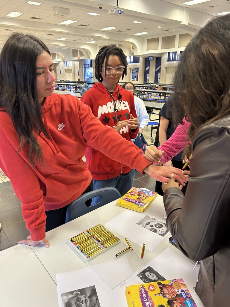 Yesterday during lunches, our Multicultural Club set up a special Día de los Muertos face painting table in the cafeteria! Students shared the cultural significance of this tradition by offering traditional face paint designs and explaining the meanings behind them — honoring loved ones and celebrating the beauty of life and remembrance. 💐🎨 It was a wonderful opportunity for students to learn, connect, and celebrate cultural traditions together. 💙
