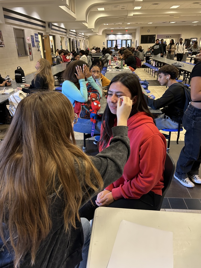 Yesterday during lunches, our Multicultural Club set up a special Día de los Muertos face painting table in the cafeteria! Students shared the cultural significance of this tradition by offering traditional face paint designs and explaining the meanings behind them — honoring loved ones and celebrating the beauty of life and remembrance. 💐🎨 It was a wonderful opportunity for students to learn, connect, and celebrate cultural traditions together. 💙