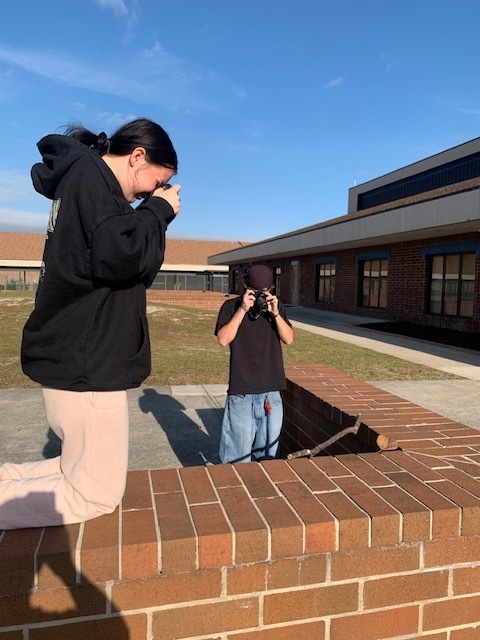 Mr. Nesi’s Photography students took their learning outdoors this week, exploring Ridgeview’s courtyard to practice composition, lighting, and perspective. From experimenting with angles to capturing natural light and shadows, students applied classroom concepts in real-world settings, honing their technical skills while developing their artistic eye. Every camera click was a chance to see the world through a new lens!