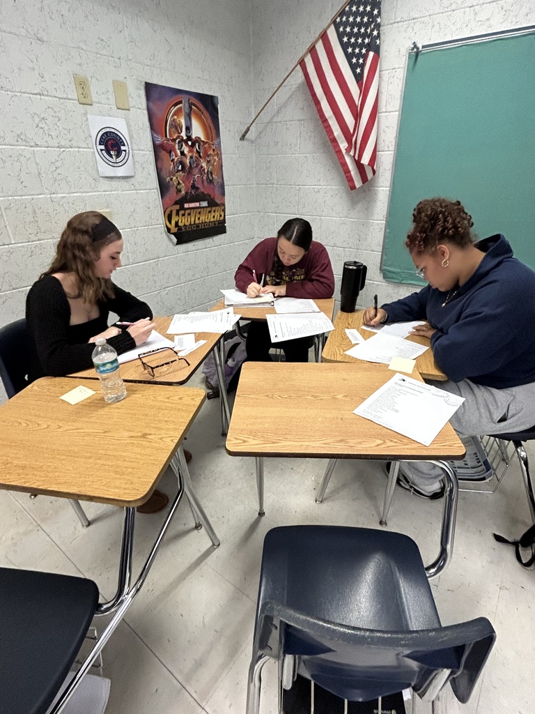 Mr. Ray’s 10th-grade ELA students strengthened their poetry analysis skills today through a FAST-aligned lesson focused on understanding how an author’s writing choices and genre-specific techniques develop meaning. Students practiced close reading, examined connotative and denotative meanings, analyzed diction and tone, and supported their interpretations with textual evidence.