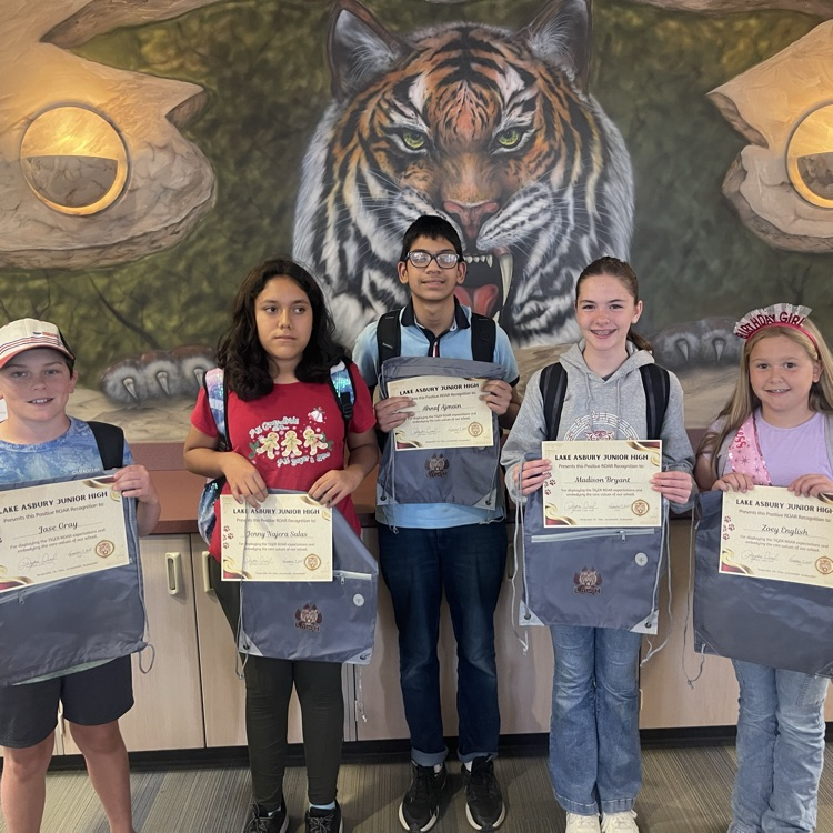 LAJ ROAR students of the week! 