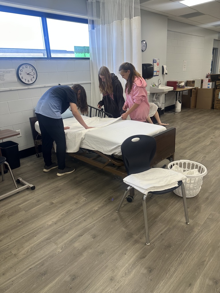 Ms. Colón’s Medical Skills class focused on the fundamentals of patient care by learning how to properly make a hospital bed for an unoccupied bed. Students explored the importance of maintaining clean, wrinkle-free sheets to promote patient comfort and uphold professional healthcare standards.