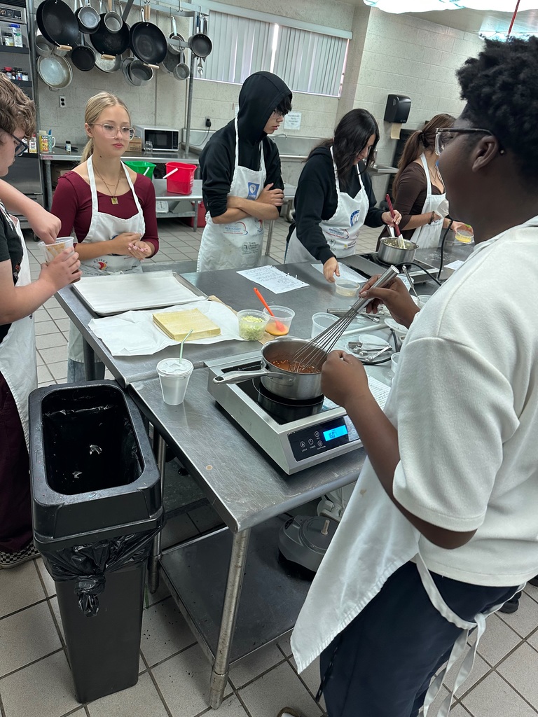 Our Culinary 2 students rolled up their sleeves (and their egg rolls!) today! They practiced time management and organization in the kitchen while preparing delicious egg rolls. The lesson's primary focus was the art of plating; students showcased their creativity by designing unique, eye-catching presentations. A perfect blend of flavor, focus, and food styling!
