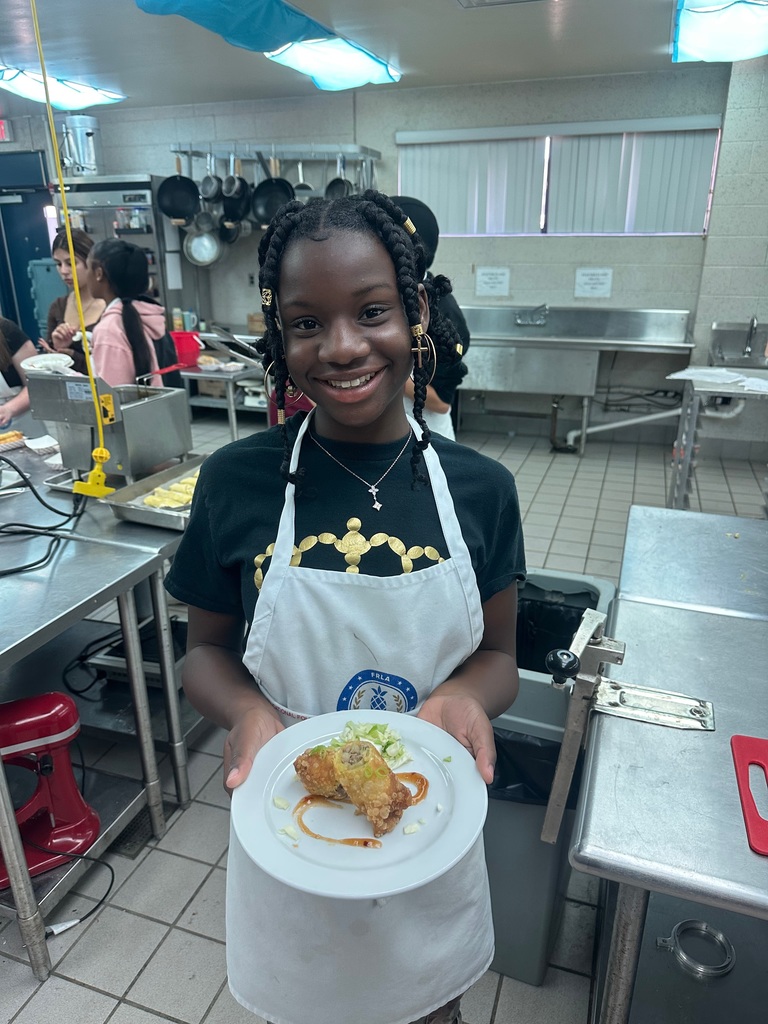 Our Culinary 2 students rolled up their sleeves (and their egg rolls!) today! They practiced time management and organization in the kitchen while preparing delicious egg rolls. The lesson's primary focus was the art of plating; students showcased their creativity by designing unique, eye-catching presentations. A perfect blend of flavor, focus, and food styling!
