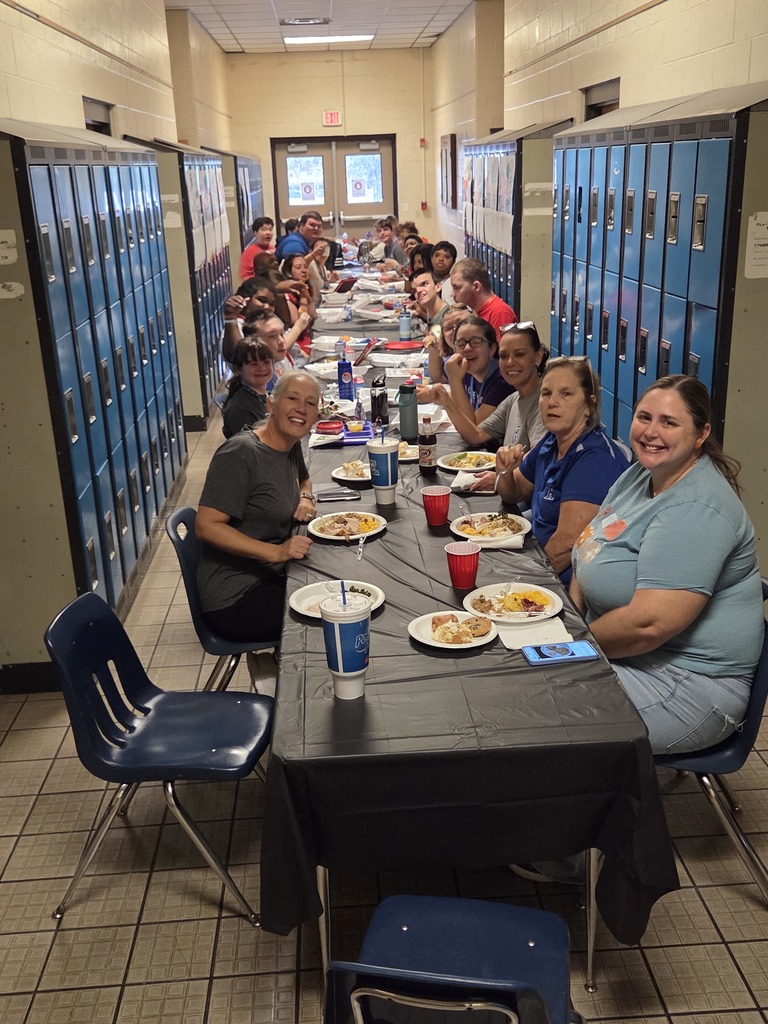 What a joyful celebration on Friday! The Building 6 team gathered to give thanks for all the goodness within their school family. They enjoyed a delicious meal together and were surprised with the ultimate dessert sampler—cookies, pumpkin pie, apple pie, and blueberry cake. Talk about sweet happiness… oh my!