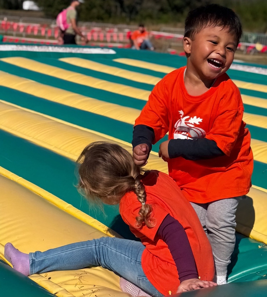 In November, our Little Paws enjoyed a fun-filled field trip to Amazing Grace Family Farms! From exploring the cornfield and interacting with farm animals to jumping, playing, and discovering new textures, our youngest Panthers had an unforgettable day of hands-on learning and fall adventures. We love seeing their smiles, curiosity, and joy as they experience the world beyond the classroom!