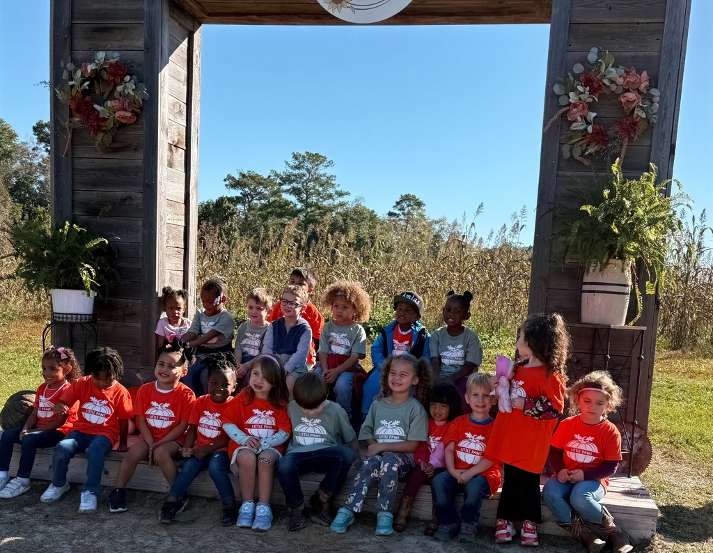 In November, our Little Paws enjoyed a fun-filled field trip to Amazing Grace Family Farms! From exploring the cornfield and interacting with farm animals to jumping, playing, and discovering new textures, our youngest Panthers had an unforgettable day of hands-on learning and fall adventures. We love seeing their smiles, curiosity, and joy as they experience the world beyond the classroom!