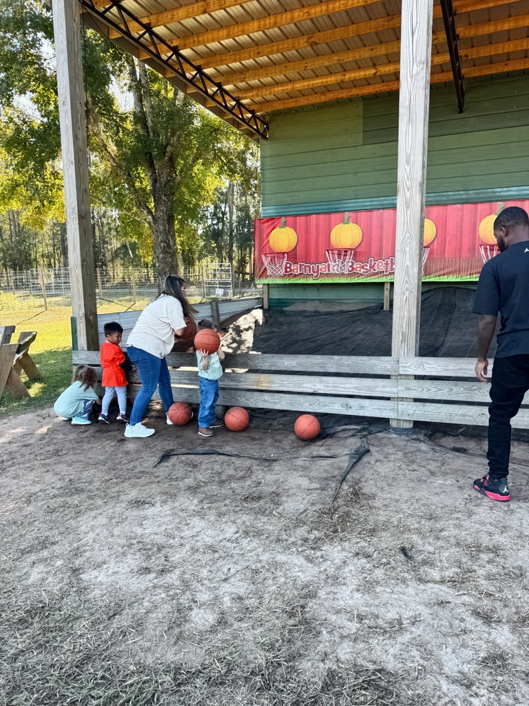 In November, our Little Paws enjoyed a fun-filled field trip to Amazing Grace Family Farms! From exploring the cornfield and interacting with farm animals to jumping, playing, and discovering new textures, our youngest Panthers had an unforgettable day of hands-on learning and fall adventures. We love seeing their smiles, curiosity, and joy as they experience the world beyond the classroom!