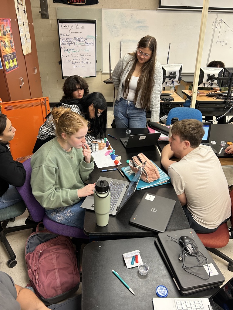 Before the Thanksgiving break, Ms. Wilson’s Technical Theatre 1 students took a deep dive into the world of set design. Working in pairs, they followed the professional formula, starting with research and mood boards, to bring a Thanksgiving-themed prompt to life! The final result? These incredible mini models. We are so impressed by their attention to detail and design skills. Way to go, designers! #PanthersRISE