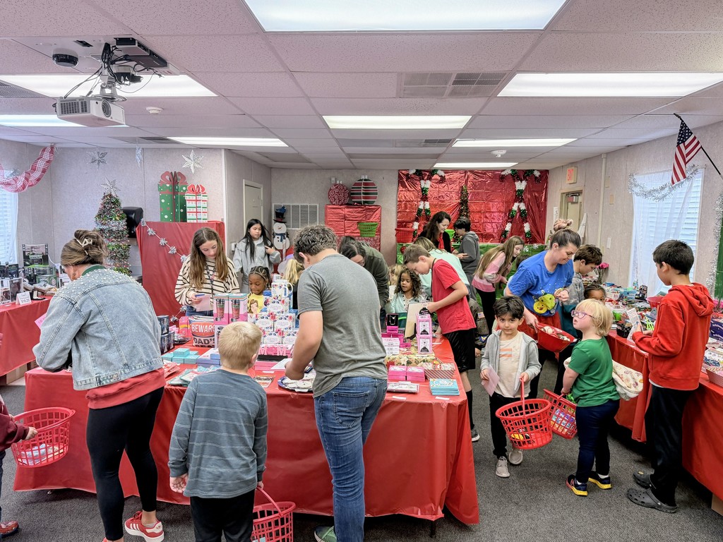 Wonderland Gift Shoppe in full swing!