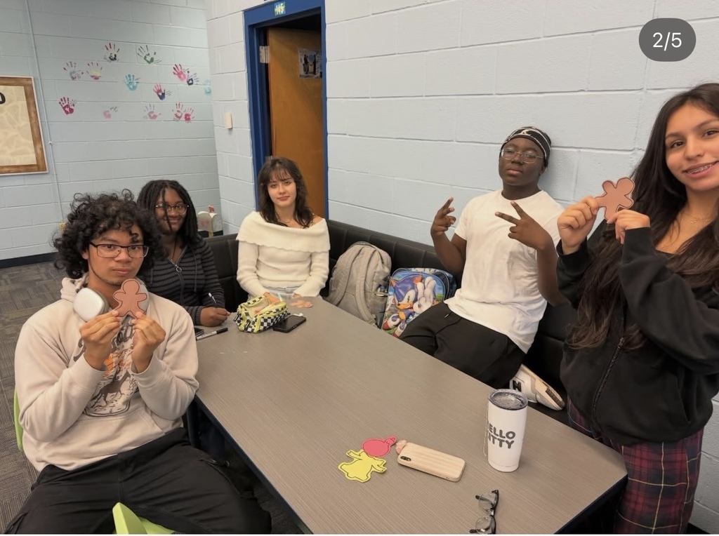 Our Multicultural Club had so much fun decorating ornaments on Friday, and these beautiful handmade pieces are now on display in our school library to help brighten the holidays. Be sure to stop by and enjoy their creativity!
