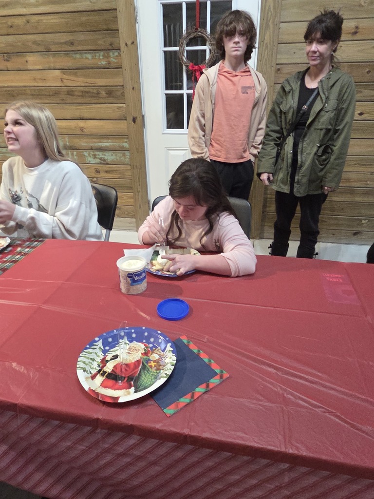 Last night was such a special evening at our combined 4-H meeting hosted at Mrs. Cannarella’s barn! Students from across the clubs came together to decorate cookies, build new friendships, and enjoy a cozy campfire under the stars. The laughter, creativity, and Panther spirit made it a night to remember