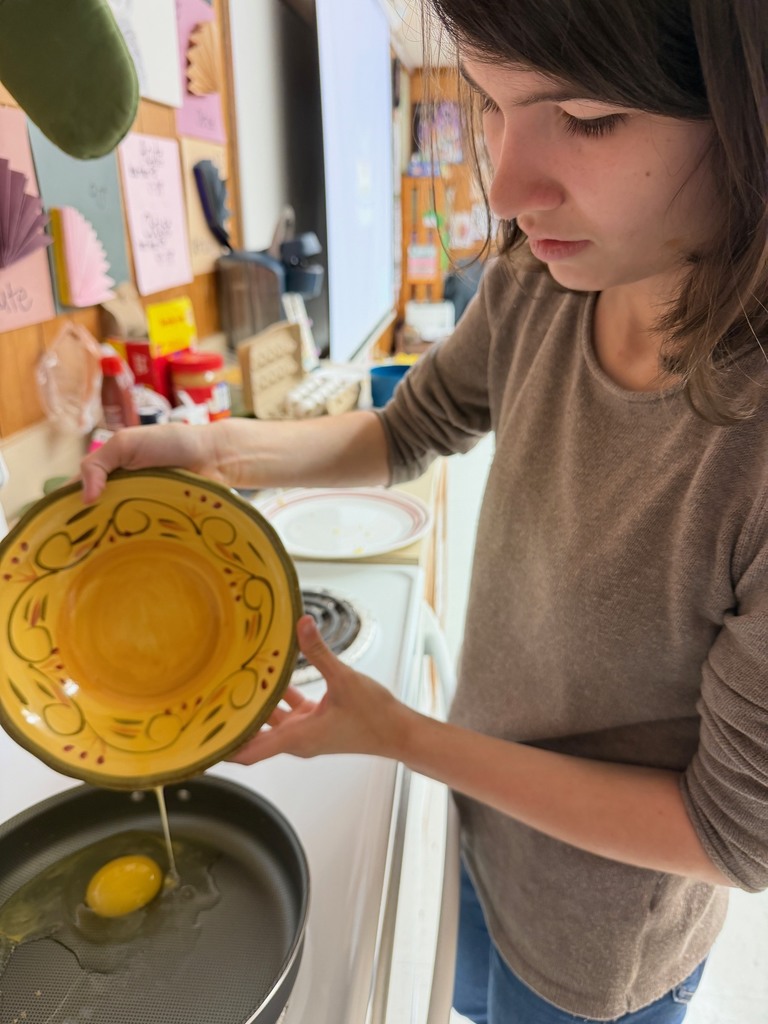 Ms. Weaver’s students put their cooking skills into action during skill-building time as they independently scrambled or fried their own eggs for breakfast. This hands-on activity helped students practice following directions, working safely in the kitchen, and gaining confidence in a real-life skill they can use every day. We love seeing our Panthers grow more independent, one meal at a time!