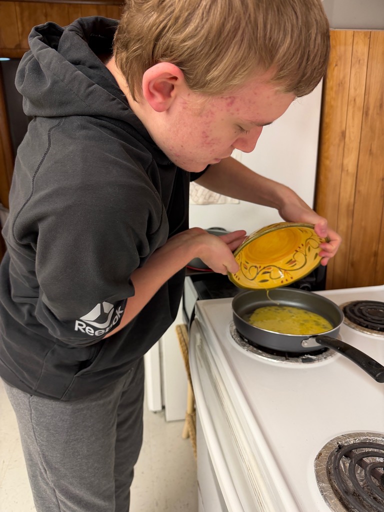Ms. Weaver’s students put their cooking skills into action during skill-building time as they independently scrambled or fried their own eggs for breakfast. This hands-on activity helped students practice following directions, working safely in the kitchen, and gaining confidence in a real-life skill they can use every day. We love seeing our Panthers grow more independent, one meal at a time!