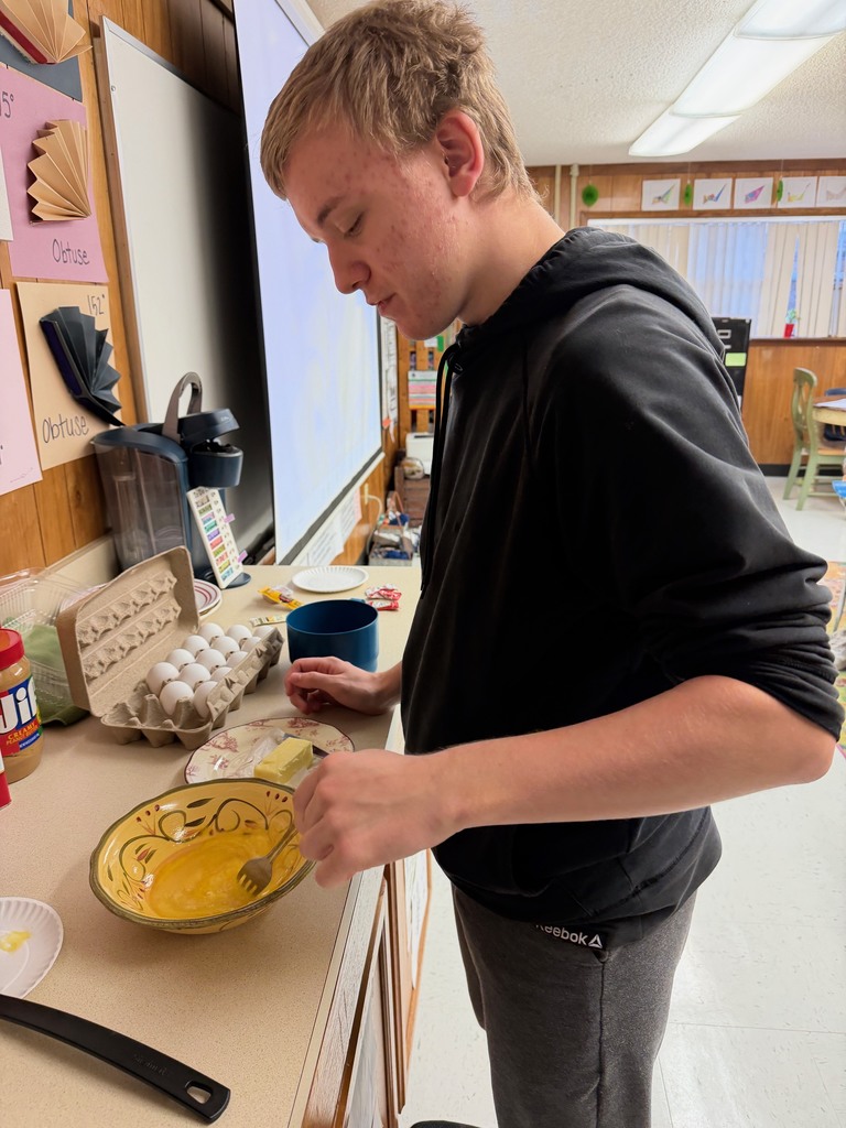 Ms. Weaver’s students put their cooking skills into action during skill-building time as they independently scrambled or fried their own eggs for breakfast. This hands-on activity helped students practice following directions, working safely in the kitchen, and gaining confidence in a real-life skill they can use every day. We love seeing our Panthers grow more independent, one meal at a time!