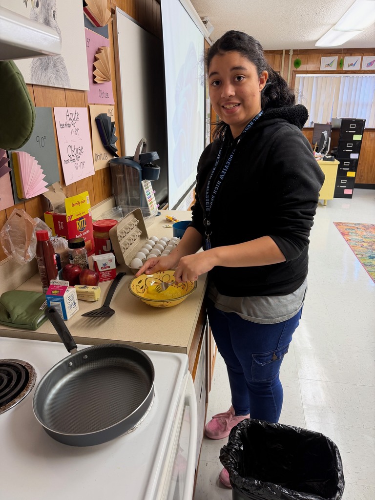 Ms. Weaver’s students put their cooking skills into action during skill-building time as they independently scrambled or fried their own eggs for breakfast. This hands-on activity helped students practice following directions, working safely in the kitchen, and gaining confidence in a real-life skill they can use every day. We love seeing our Panthers grow more independent, one meal at a time!