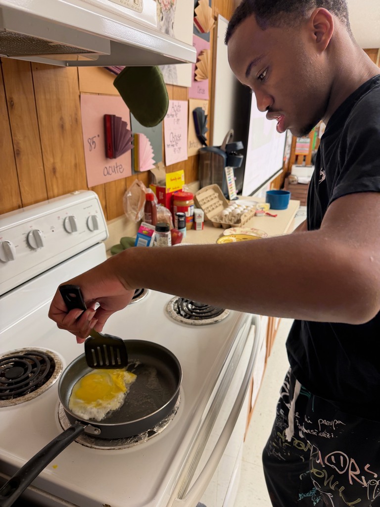 Ms. Weaver’s students put their cooking skills into action during skill-building time as they independently scrambled or fried their own eggs for breakfast. This hands-on activity helped students practice following directions, working safely in the kitchen, and gaining confidence in a real-life skill they can use every day. We love seeing our Panthers grow more independent, one meal at a time!