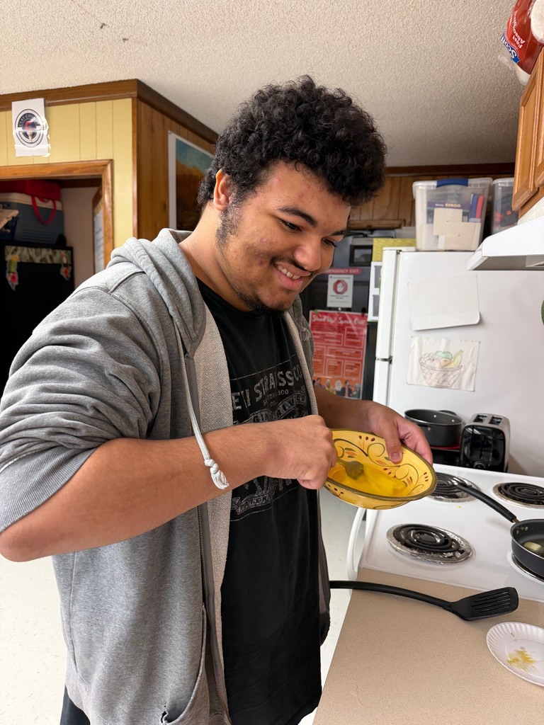 Ms. Weaver’s students put their cooking skills into action during skill-building time as they independently scrambled or fried their own eggs for breakfast. This hands-on activity helped students practice following directions, working safely in the kitchen, and gaining confidence in a real-life skill they can use every day. We love seeing our Panthers grow more independent, one meal at a time!