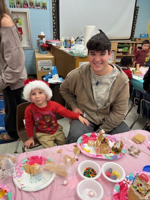 Our Little Paws students had a great time at their Gingerbread House Party, and we loved having parents join in the fun! Students and families worked together to decorate gingerbread houses, laugh, and enjoy some quality time on campus.  Thank you to our Little Paws families for coming out and making this a fun and memorable event for our youngest Panthers!