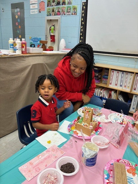 Our Little Paws students had a great time at their Gingerbread House Party, and we loved having parents join in the fun! Students and families worked together to decorate gingerbread houses, laugh, and enjoy some quality time on campus.  Thank you to our Little Paws families for coming out and making this a fun and memorable event for our youngest Panthers!