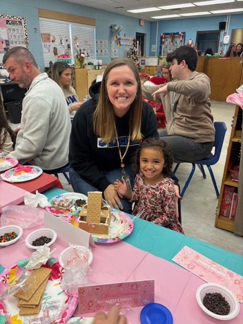 Our Little Paws students had a great time at their Gingerbread House Party, and we loved having parents join in the fun! Students and families worked together to decorate gingerbread houses, laugh, and enjoy some quality time on campus.  Thank you to our Little Paws families for coming out and making this a fun and memorable event for our youngest Panthers!