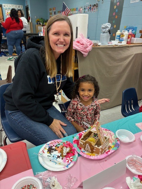 Our Little Paws students had a great time at their Gingerbread House Party, and we loved having parents join in the fun! Students and families worked together to decorate gingerbread houses, laugh, and enjoy some quality time on campus.  Thank you to our Little Paws families for coming out and making this a fun and memorable event for our youngest Panthers!