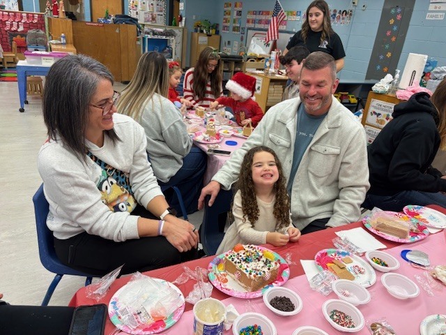 Our Little Paws students had a great time at their Gingerbread House Party, and we loved having parents join in the fun! Students and families worked together to decorate gingerbread houses, laugh, and enjoy some quality time on campus.  Thank you to our Little Paws families for coming out and making this a fun and memorable event for our youngest Panthers!