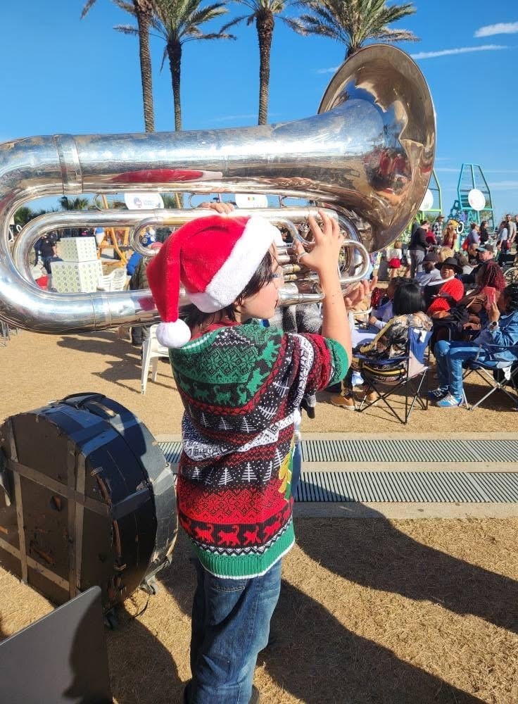 This past Saturday, Ridgeview High School tuba players, along with Mr. Colón, participated in Jacksonville TubaChristmas at the Seawalk Pavilion. With more than 150 tuba players of all ages coming together, the event was a festive and powerful celebration of music that helped ring in the holiday season. We are thankful to Mr. Colón for providing meaningful performance opportunities and for his continued support of our band students.