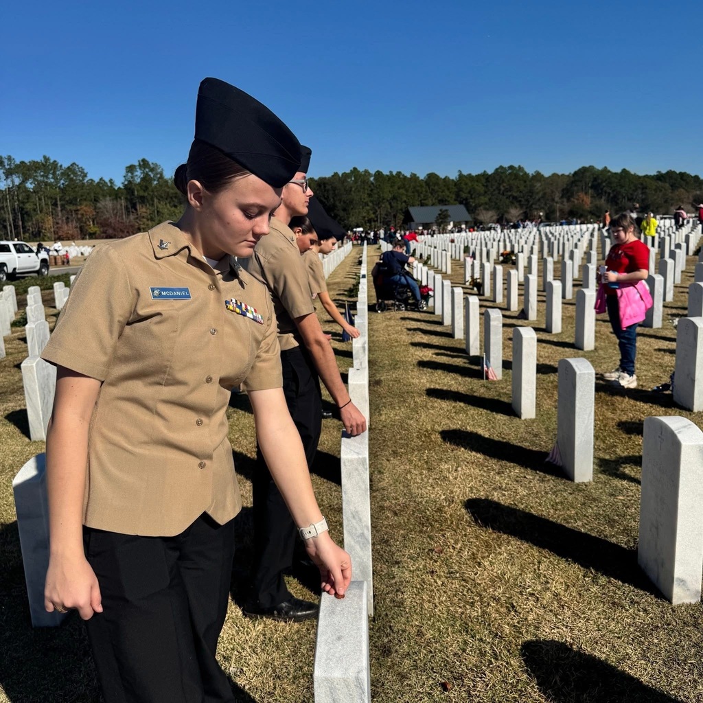 Ridgeview High School NJROTC cadets proudly volunteered at Jacksonville National Cemetery in support of Wreaths Across America. Our cadets assisted with the unloading of wreaths and helped with the placement of remembrance wreaths, honoring our nation’s fallen heroes and ensuring each veteran was remembered by name.  Through their service, our cadets demonstrated respect, leadership, and a deep commitment to honoring those who served our country. We are incredibly proud of their willingness to give their time and represent Ridgeview with dignity and patriotism at such a meaningful event.
