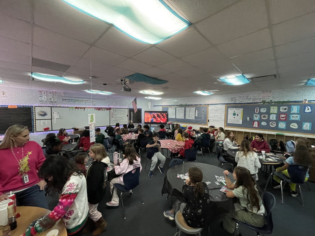 🥞🥓5th Grade Fun!🥓🥞 We had the best time at our Holiday Celebration with homemade pancakes!